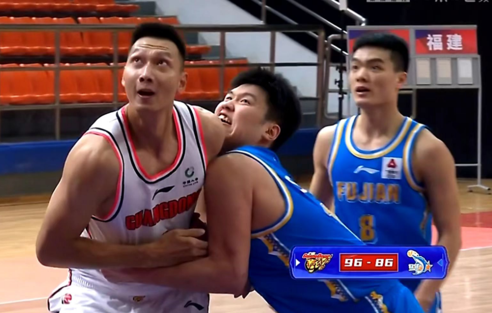 爱游戏体育 中国男女混合泳接力赛后采访 