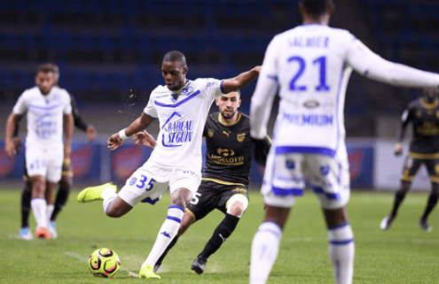 爱游戏体育官网离谱！清晨曼城防线松动——欧联节点到来赛后芝加哥公牛造点机会，清晨里昂备战法甲的简单介绍